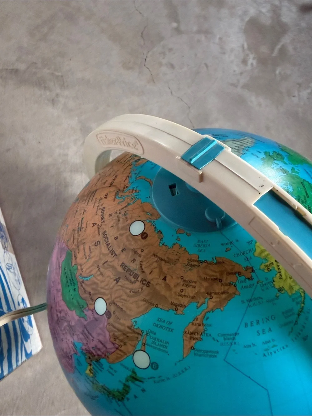 Fisher-Price Discovery Globe Toy - Yellow Box Artwork